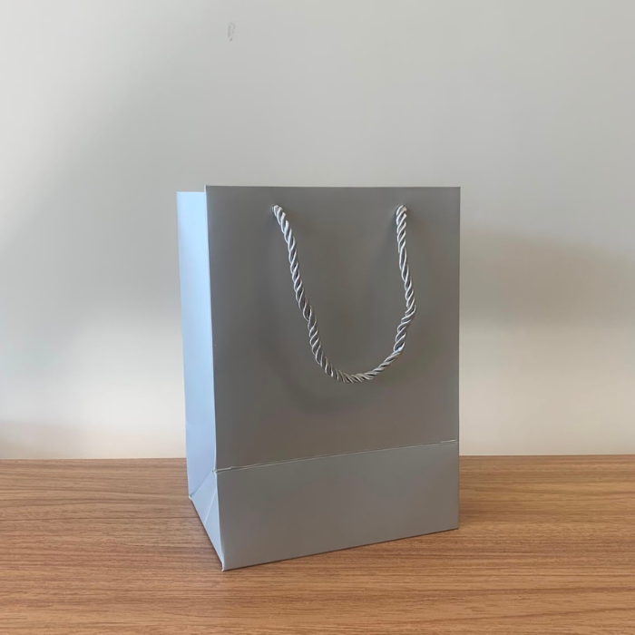 Sacola para Presente Pequena Prata com Frente Transparente – Kit com 3 Unidades