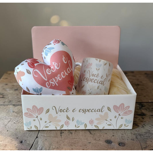 Box Display + Caneca s/ Caixa + Mini Almofada Coração - Você é especial - COMBO890