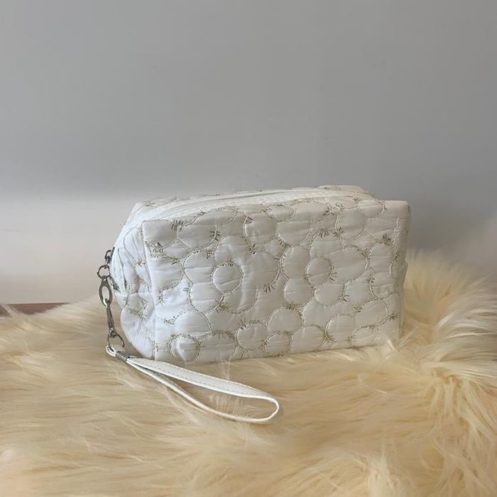 Necessaire Bordada Flor Branca – Organizador para Maquiagem e Acessórios