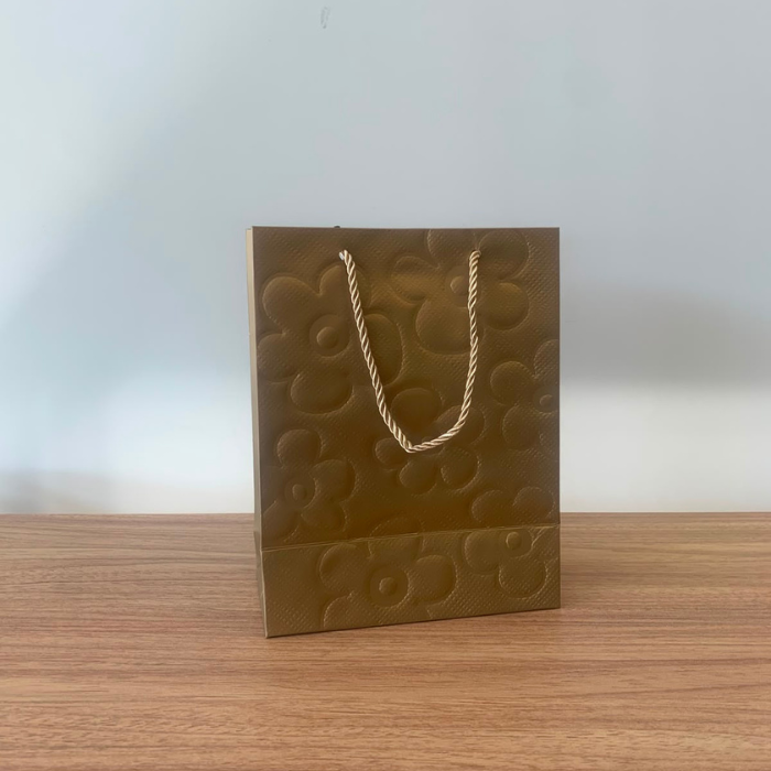 Sacola para Presente de Papel Flor Dourado com Hot Stamping – Kit com 3 Unidades
