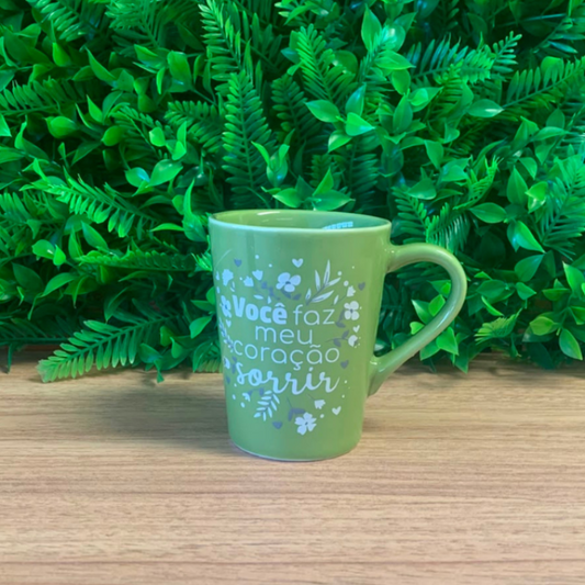 Caneca porcelana 220 ml - verde claro - você faz meu coração sorrir