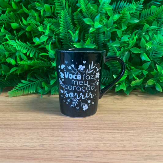 Caneca porcelana 220 ml - preta - você faz meu coração sorrir