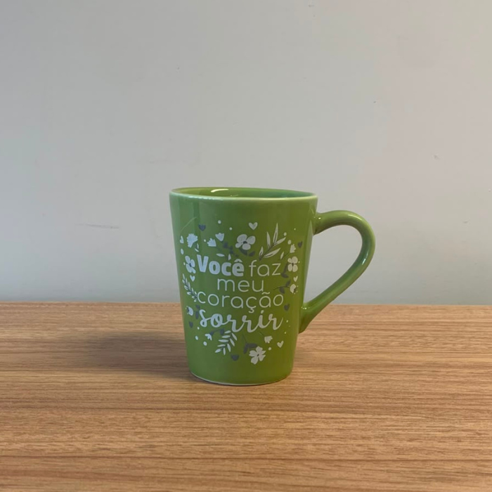 Caneca porcelana 220 ml - verde claro - você faz meu coração sorrir