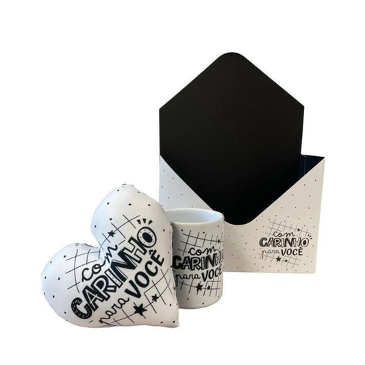 Caixa Envelope + Caneca - Mini almofada coração - Com carinho para você - Combo - KITCE717