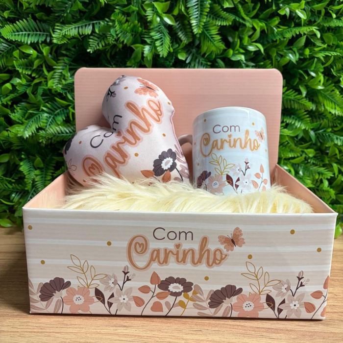 Box display + Caneca s/ caixa + Mini almofada coração - Com carinho - COMBO888