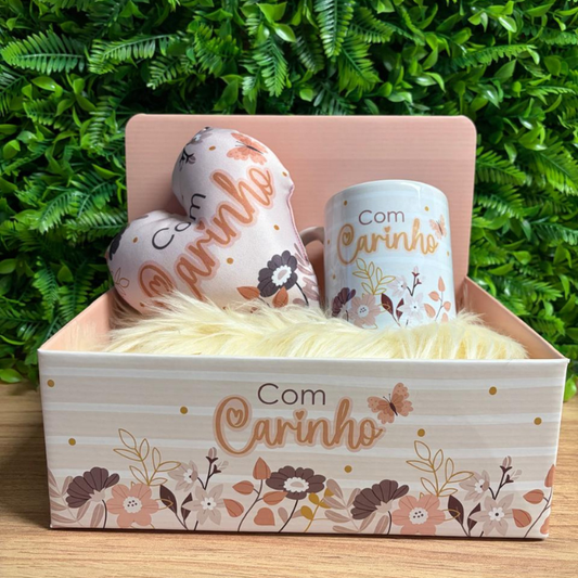 Box display + Caneca s/ caixa + Mini almofada coração - Com carinho - COMBO888