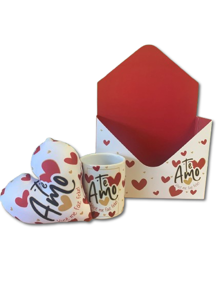 Combo Te Amo com Caixa Envelope, Caneca 300ml e Almofada Coração Kit Presente | KITCE743